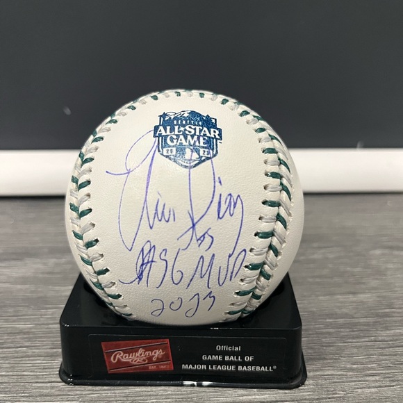 Elias Diaz Signed Ball